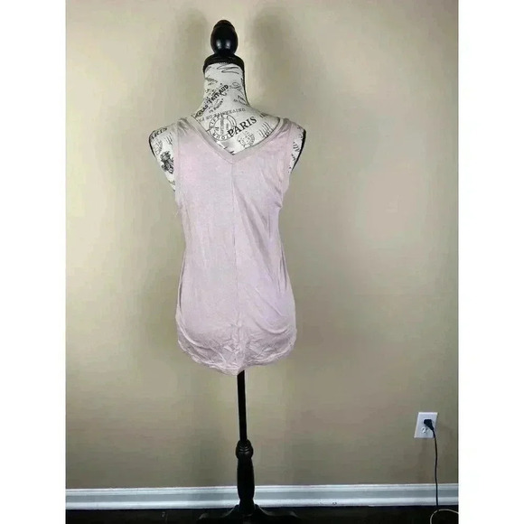 3/$25 Bundle of Women's Tee shirt-size XS - Picture 4 of 8